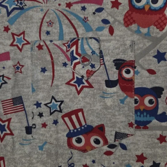 UA Scrubs Patriotic Scrub Top Women's Size Large Silver Shirt 4th Of July Owls - Picture 3 of 10